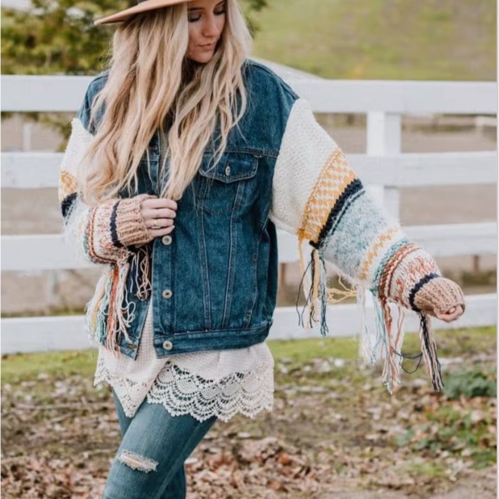 Three Birds Nest/POL Sukie Sweater Denim Jacket Size Small NWOT